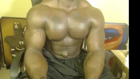 Snapshot of musclegodsammy23 chatting on March 4, 12:39 am musclegod23 online show from March 4, 12:39 am
