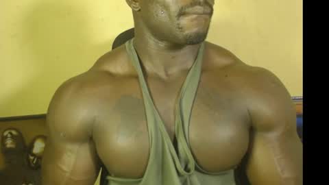 Snapshot of musclegodsammy23 chatting on March 5, 6:12 am musclegod23 online show from March 5, 6:12 am