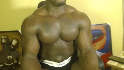 Snapshot of musclegodsammy23 chatting on March 12, 12:26 pm musclegod23 online show from March 12, 12:26 pm