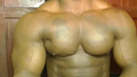 Snapshot of musclegodsammy23 chatting on September 26, 2:26 am musclegod23 online show from September 26, 2:26 am