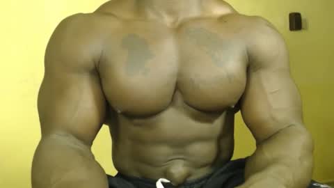 Snapshot of musclegodsammy23 chatting on October 17, 1:20 am musclegod23 online show from October 17, 1:20 am
