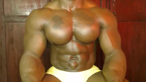 Snapshot of musclegodsammy23 chatting on October 21, 1:06 am musclegod23 online show from October 21, 1:06 am