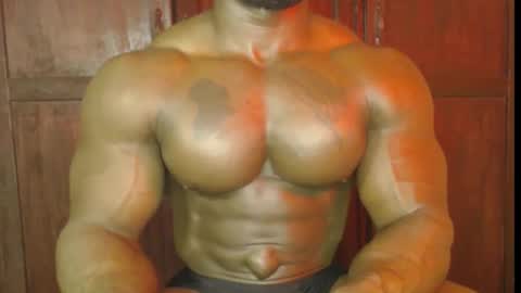 Snapshot of musclegodsammy23 chatting on October 22, 12:33 am musclegod23 online show from October 22, 12:33 am