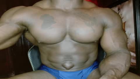 Snapshot of musclegodsammy23 chatting on June 2, 9:11 am musclegod23 online show from June 2, 9:11 am