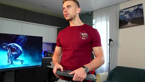 Snapshot of muscularfriend chatting on May 29, 7:50 am Ivan online show from May 29, 7:50 am