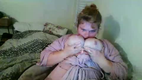 Snapshot of mushymummy000 chatting on October 15, 12:27 pm mushymummy000 online show from October 15, 12:27 pm