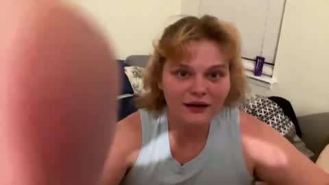 Snapshot of mushymummy000 chatting on October 20, 2:34 am mushymummy000 online show from October 20, 2:34 am