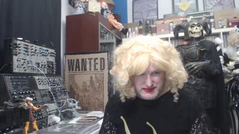 Snapshot of muziknerd chatting on January 5, 4:47 am Muziknerd online show from January 5, 4:47 am