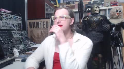 Snapshot of muziknerd chatting on December 21, 7:48 am Muziknerd online show from December 21, 7:48 am