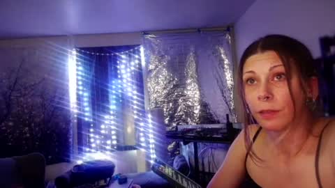 Snapshot of mvnt1s chatting on June 4, 12:16 am ghost mantis online show from June 4, 12:16 am