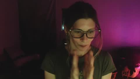 Snapshot of mvnt1s chatting on July 15, 11:21 pm ghost mantis online show from July 15, 11:21 pm