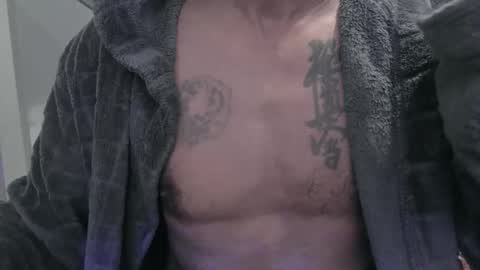 Snapshot of my432687 chatting on December 17, 10:43 pm my432687 online show from December 17, 10:43 pm