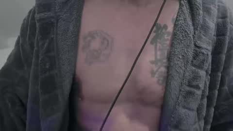 Snapshot of my432687 chatting on December 18, 10:57 pm my432687 online show from December 18, 10:57 pm