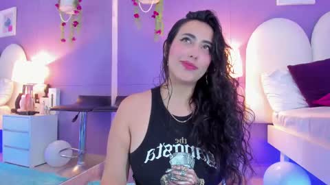 my_aleja_ online show from October 4, 1:09 pm