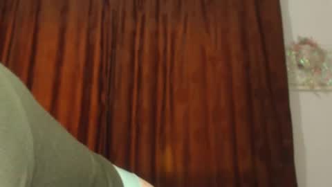     sara      i know you love me xoxox     online show from September 24, 12:52 pm