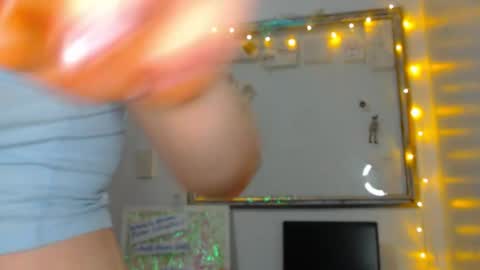     sara      i know you love me xoxox     online show from February 13, 8:54 am