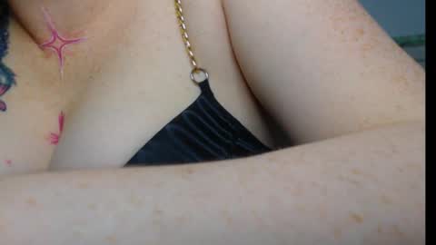     sara      i know you love me xoxox     online show from March 23, 2:04 am