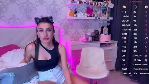 Naomi online show from April 19, 6:07 pm