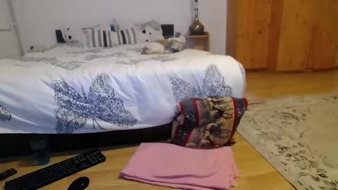 Snapshot of mya_kane chatting on December 17, 4:43 pm Mia kane online show from December 17, 4:43 pm