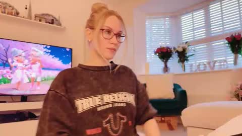 Mya-be Yours P online show from April 20, 7:04 pm