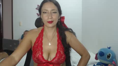 Snapshot of myc_sw_couple chatting on December 5, 9:17 pm mary and charlie online show from December 5, 9:17 pm