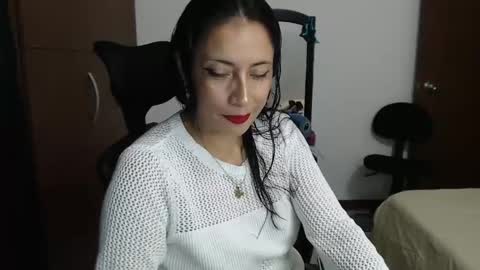 Snapshot of myc_sw_couple chatting on January 6, 11:52 pm mary and charlie online show from January 6, 11:52 pm