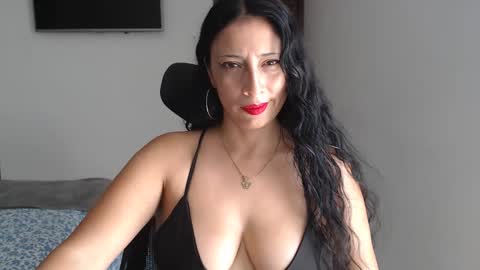 Snapshot of myc_sw_couple chatting on October 1, 3:51 pm mary and charlie online show from October 1, 3:51 pm