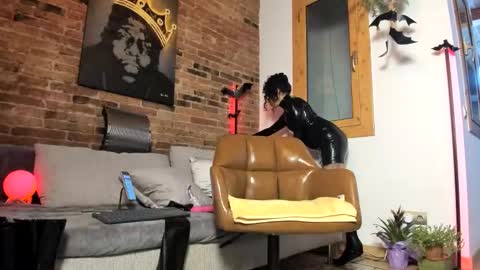 Lola online show from October 18, 10:10 pm