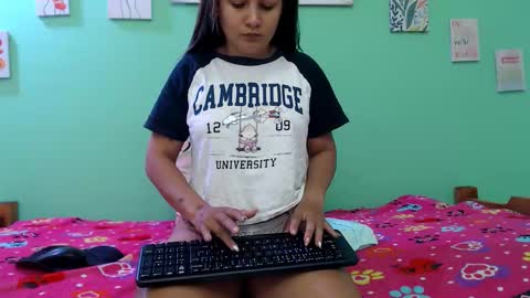 Snapshot of myguardian20angel chatting on October 27, 7:07 pm Angel Cute online show from October 27, 7:07 pm