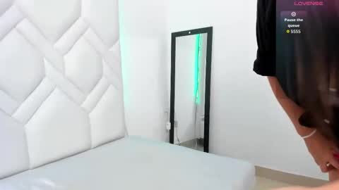 LINDA  AND EMILIO online show from September 25, 10:02 pm