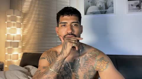 Snapshot of myke_esthetic chatting on June 22, 3:25 am Myke esthetic online show from June 22, 3:25 am