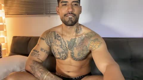 Snapshot of myke_esthetic chatting on July 1, 6:48 am Myke esthetic online show from July 1, 6:48 am