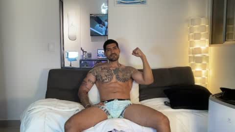 Snapshot of myke_esthetic chatting on July 26, 2:42 am Myke esthetic online show from July 26, 2:42 am