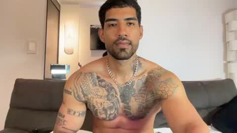 Snapshot of myke_esthetic chatting on August 2, 6:34 am Myke esthetic online show from August 2, 6:34 am