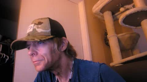 Snapshot of mykingofhearts chatting on July 2, 7:03 am Your King of hearts online show from July 2, 7:03 am