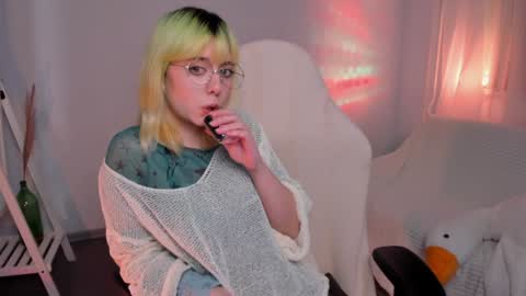 Snapshot of mylaweb chatting on December 9, 2:45 am MylaFlores online show from December 9, 2:45 am