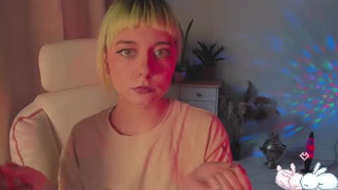 Snapshot of mylaweb chatting on December 15, 9:03 am MylaFlores online show from December 15, 9:03 am