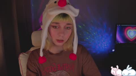 Snapshot of mylaweb chatting on December 27, 2:04 am MylaFlores online show from December 27, 2:04 am