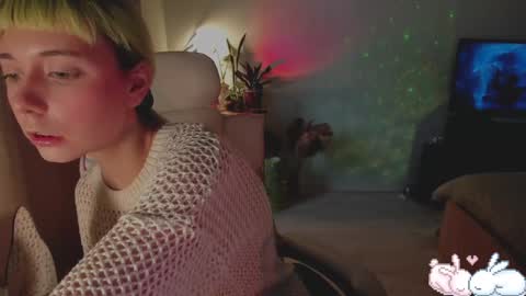 Snapshot of mylaweb chatting on December 28, 7:33 am MylaFlores online show from December 28, 7:33 am