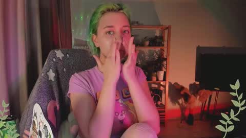 Snapshot of mylaweb chatting on March 9, 2:07 am MylaFlores online show from March 9, 2:07 am