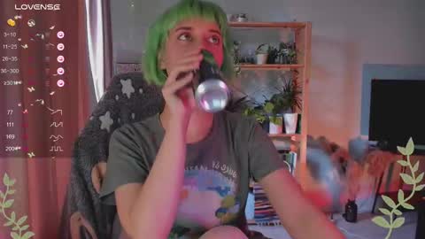 Snapshot of mylaweb chatting on March 9, 5:11 am MylaFlores online show from March 9, 5:11 am