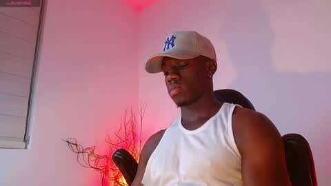 Snapshot of mylowallacee chatting on February 8, 1:22 am Mylo Wallace  online show from February 8, 1:22 am