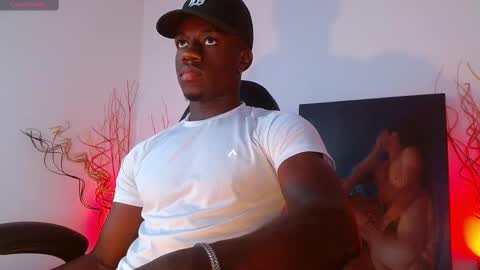 Snapshot of mylowallacee chatting on February 10, 9:58 pm Mylo Wallace  online show from February 10, 9:58 pm