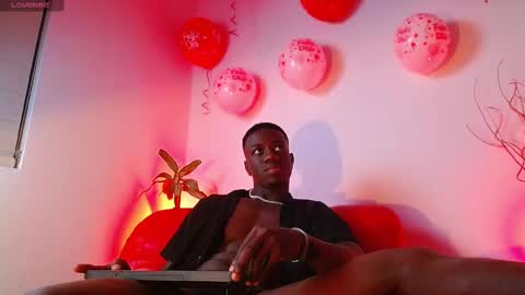 Snapshot of mylowallacee chatting on February 14, 11:53 pm Mylo Wallace  online show from February 14, 11:53 pm