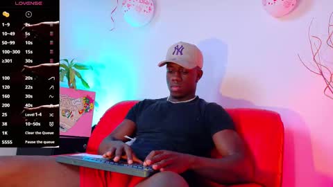 Snapshot of mylowallacee chatting on February 22, 3:34 am Mylo Wallace  online show from February 22, 3:34 am