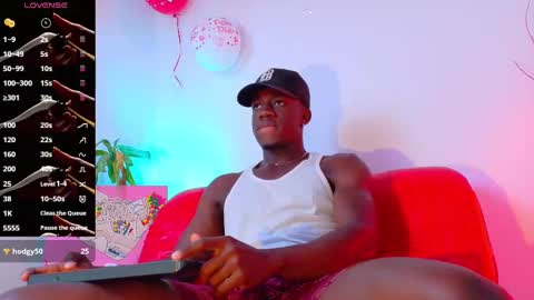 Snapshot of mylowallacee chatting on February 27, 4:21 pm Mylo Wallace  online show from February 27, 4:21 pm