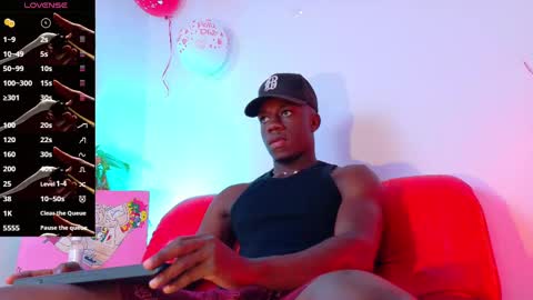 Snapshot of mylowallacee chatting on March 3, 10:52 pm Mylo Wallace  online show from March 3, 10:52 pm