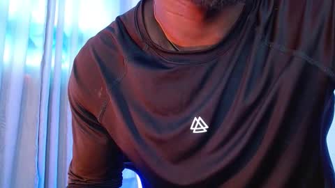 Mylo Wallace  online show from December 4, 8:50 pm