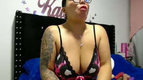Snapshot of myrandafliiers chatting on October 2, 1:56 am myranda  online show from October 2, 1:56 am