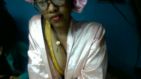 Snapshot of myriamee chatting on June 8, 11:16 pm myriamee online show from June 8, 11:16 pm
